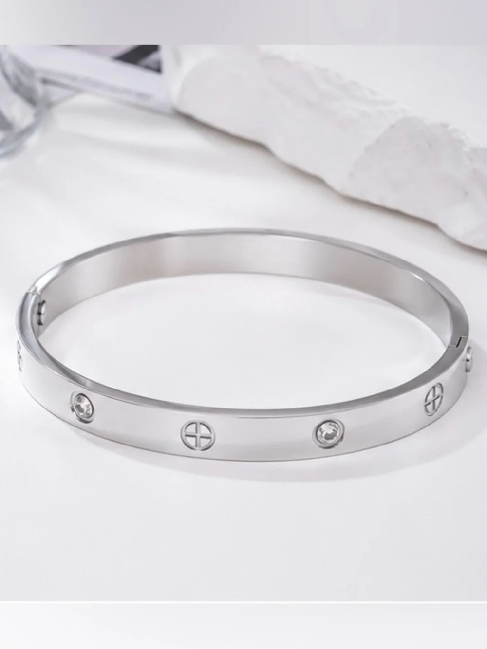 Silver Stainless Steel Bracelet – Waterproof – 7 Inches 🩶